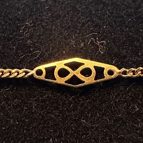 Elegant 14k Gold Filigree Bracelet - Picture 2 of 6